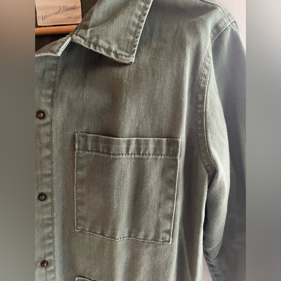 Universal Thread - Picture 3 of 3